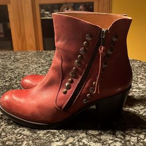 Chio Kissfall red leather‎ boots made in Spain